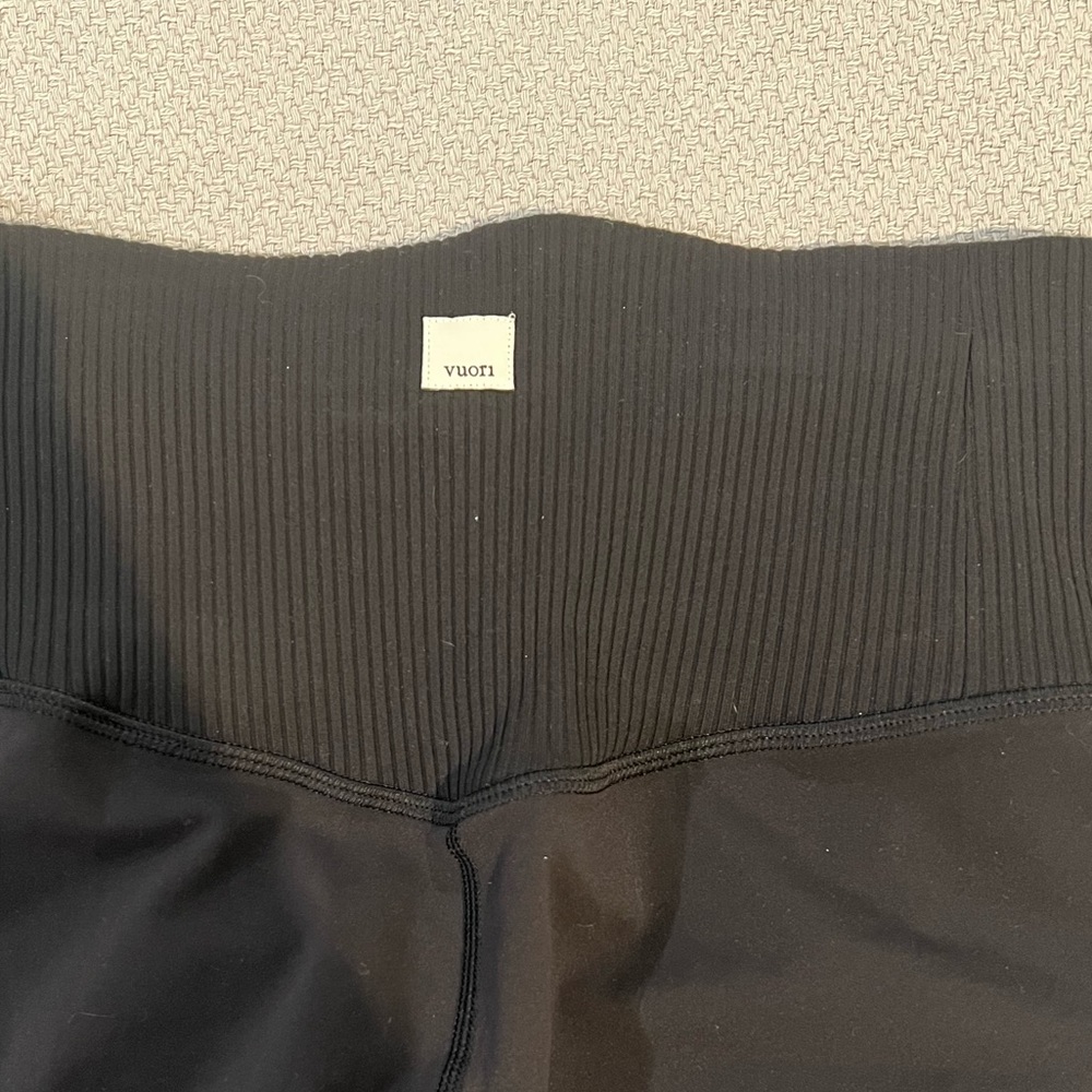 Pre-loved Vuori leggings